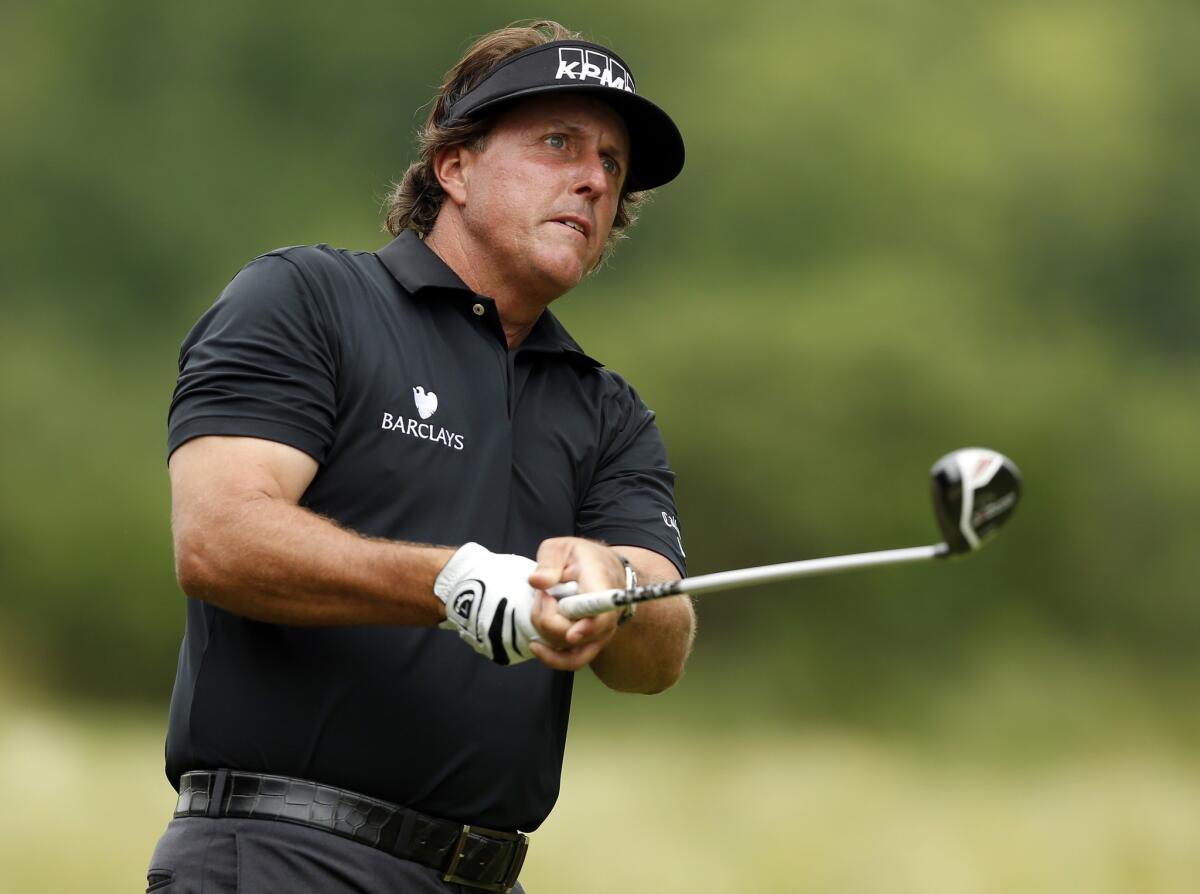 The complete guide to buying left-handed golf clubs | Next2NewGolf UAE